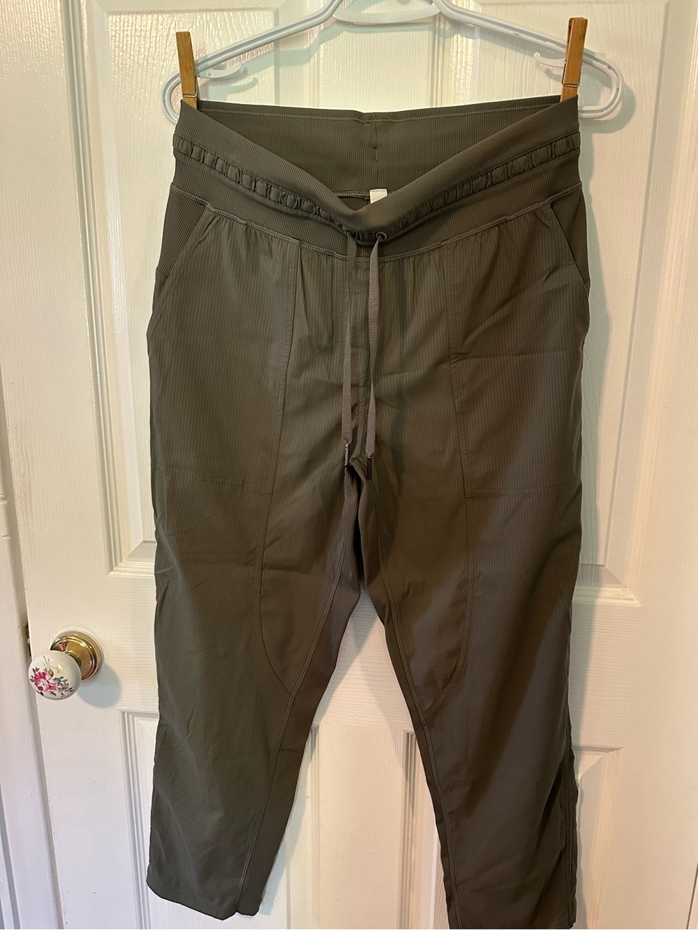 Lululemon Dance Studio Crop, NWOT, Size 8
